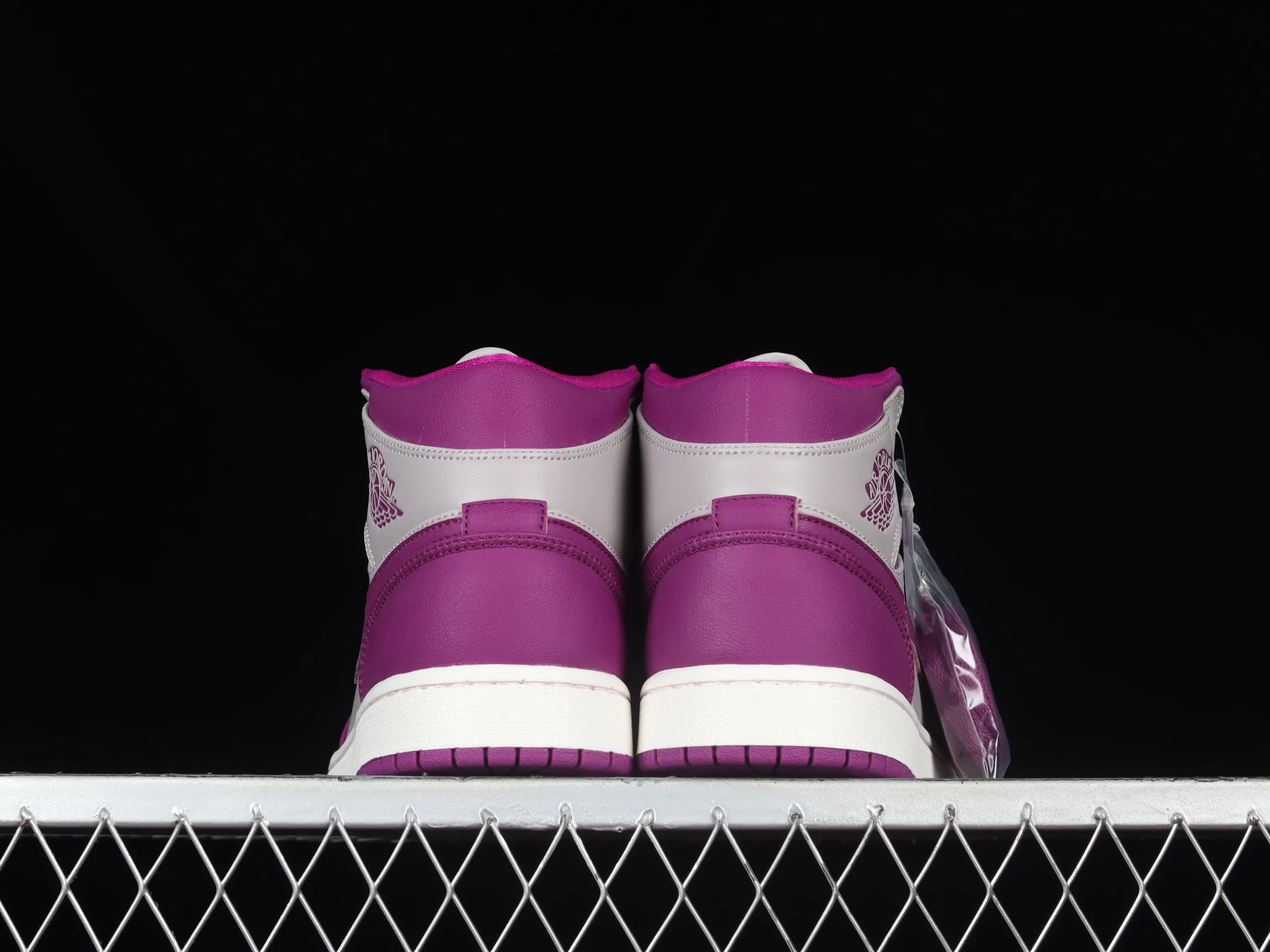 All categories Air Jordan Jordan series basketball shoes Air Jordan 1 Mid Air Jordan 1 Mid "Magenta" AJ1 Joe 1 purple gray China basketball shoes BQ6472-501